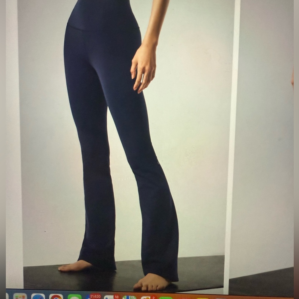 ALO Yoga airbrush a high-Waist Bootcut Legging  Flare Pants True Navy size M